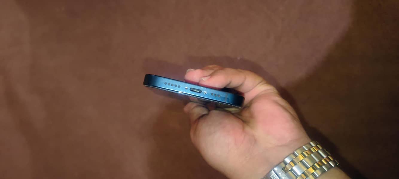 Apple iPhone 13 4