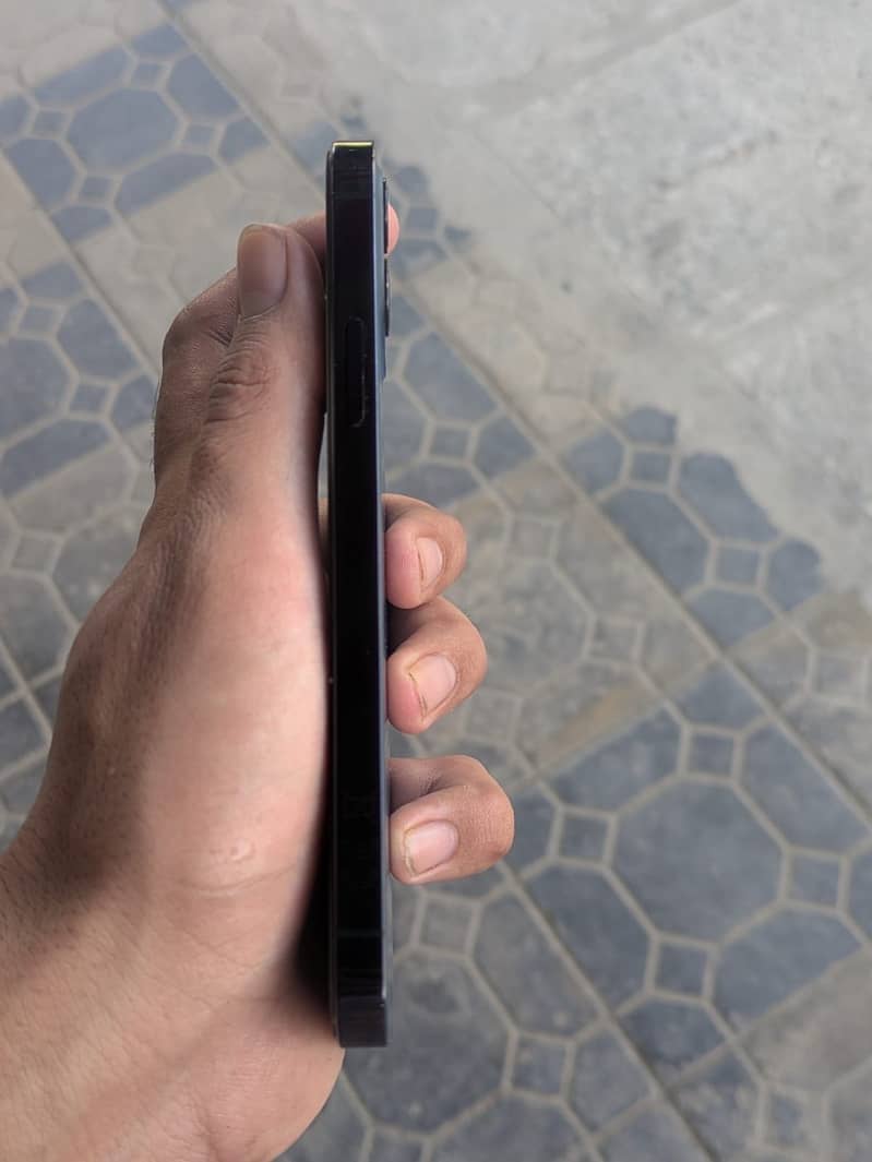 Apple iPhone 12 Pro 1
