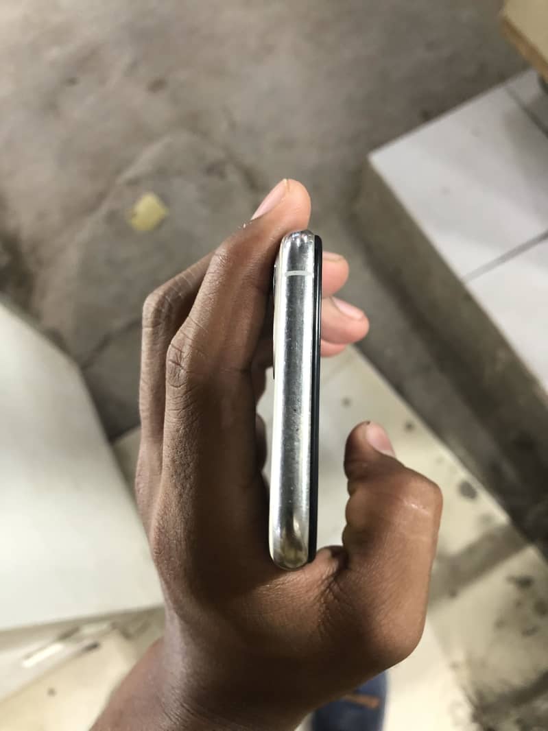 Apple iPhone 11 Pro 3