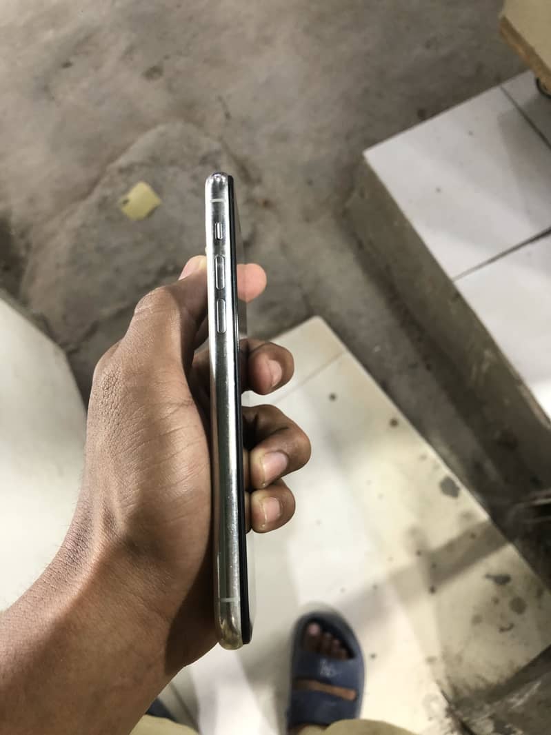 Apple iPhone 11 Pro 6