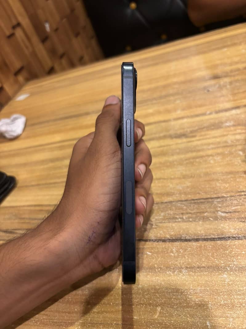 Apple iPhone 13 1