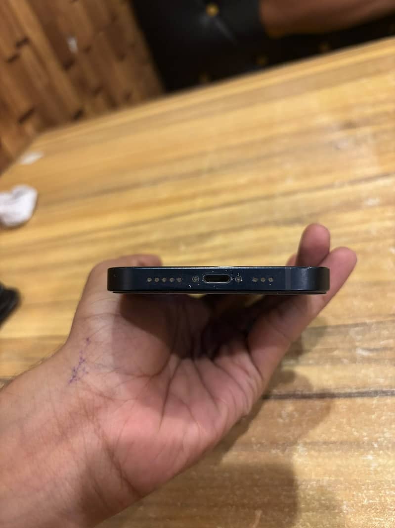 Apple iPhone 13 5