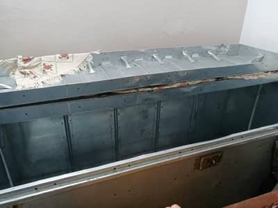 Full Size Steel Trunk Peti with stand