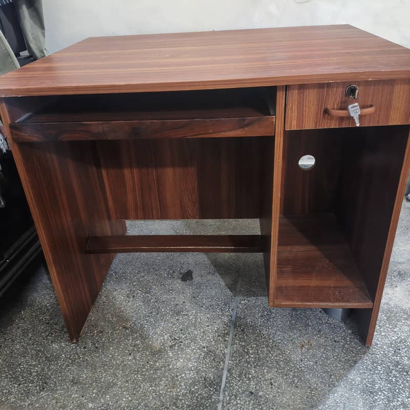 Computer Table 1