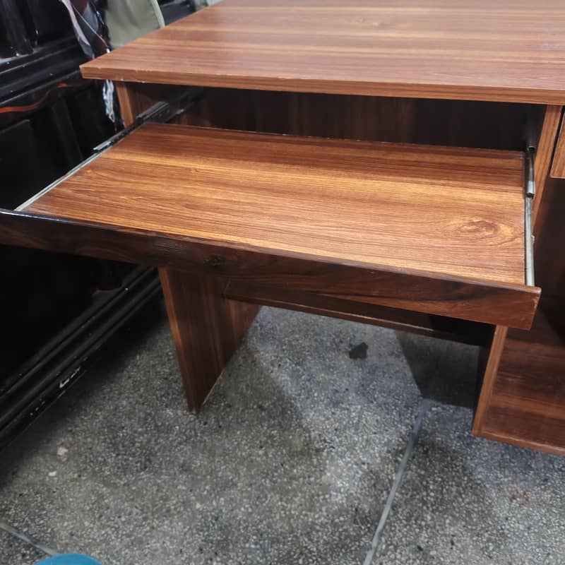Computer Table 2