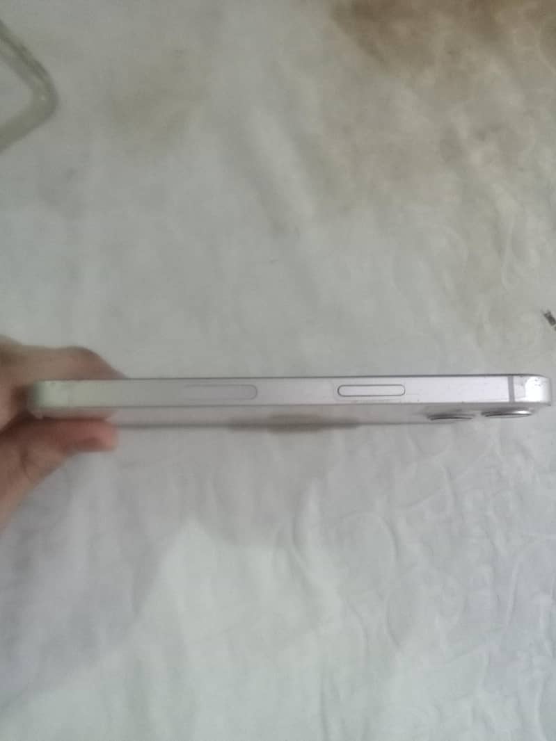 Apple iPhone 13 0