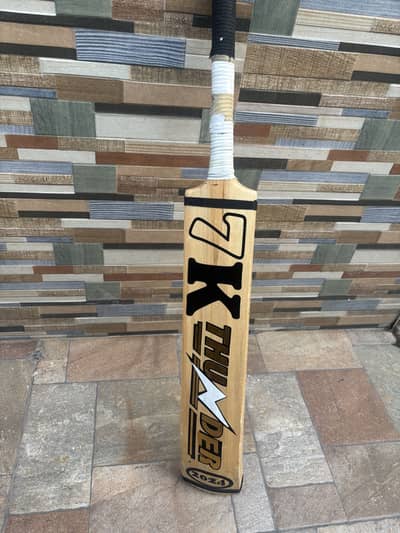 Cricket bat