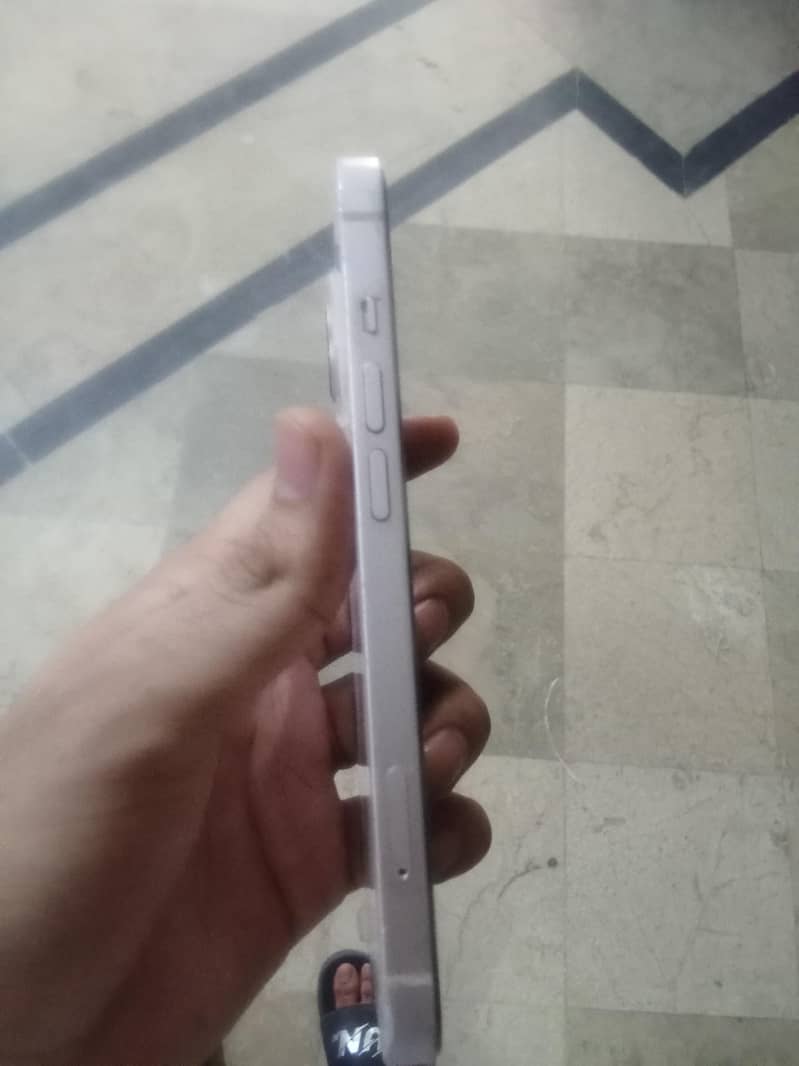 Apple iPhone 13 0