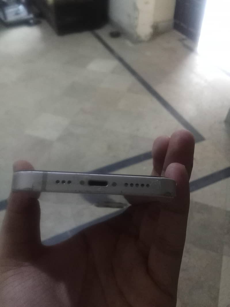 Apple iPhone 13 1