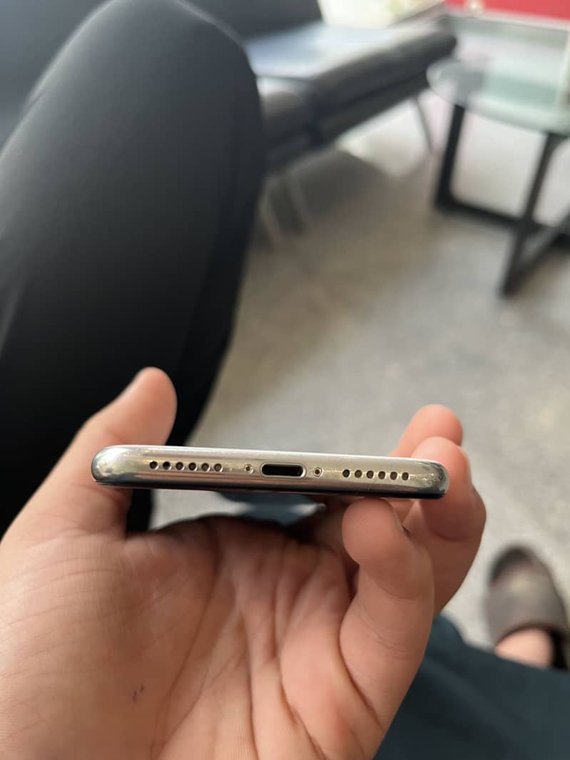 Apple iPhone X 5