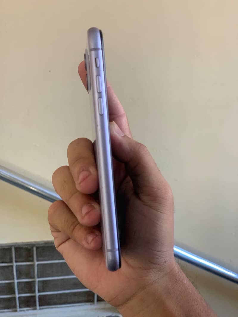 Apple iPhone 11 3