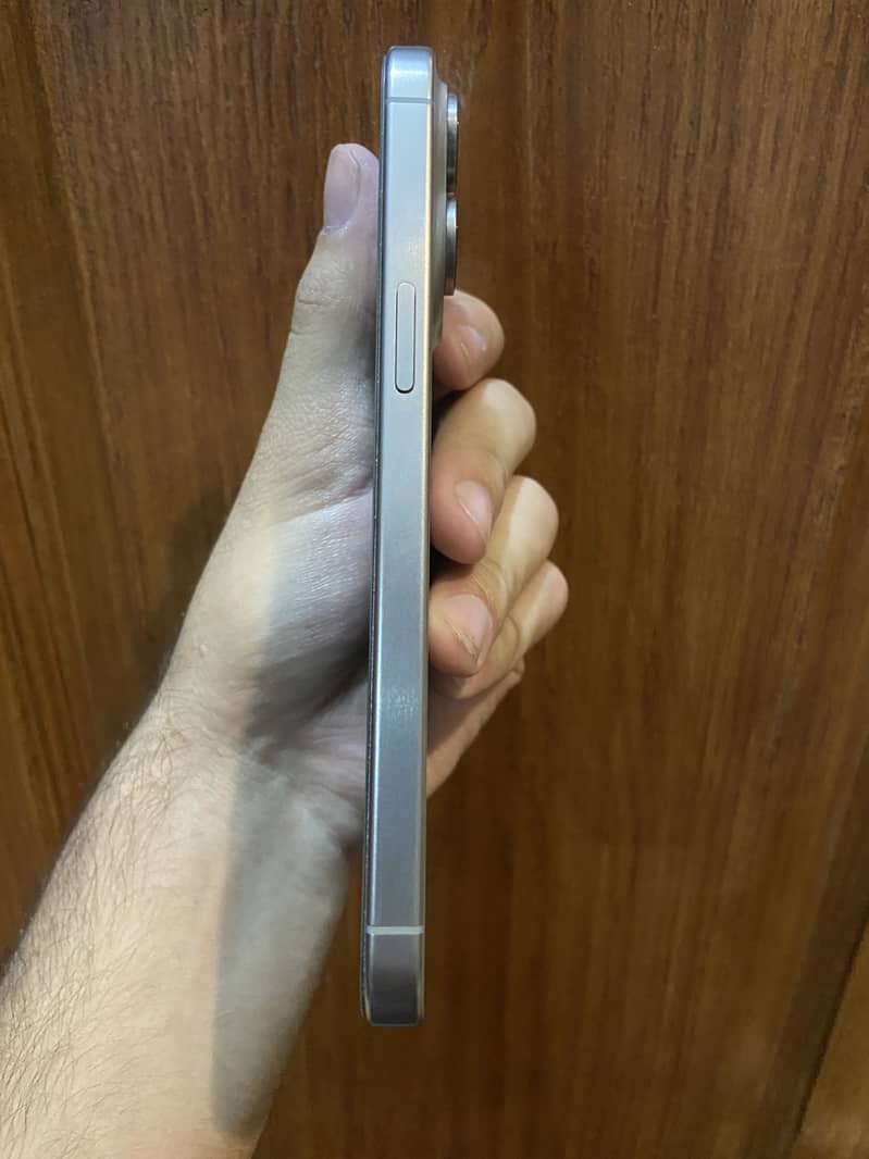 Apple iPhone 15 Pro Max 2