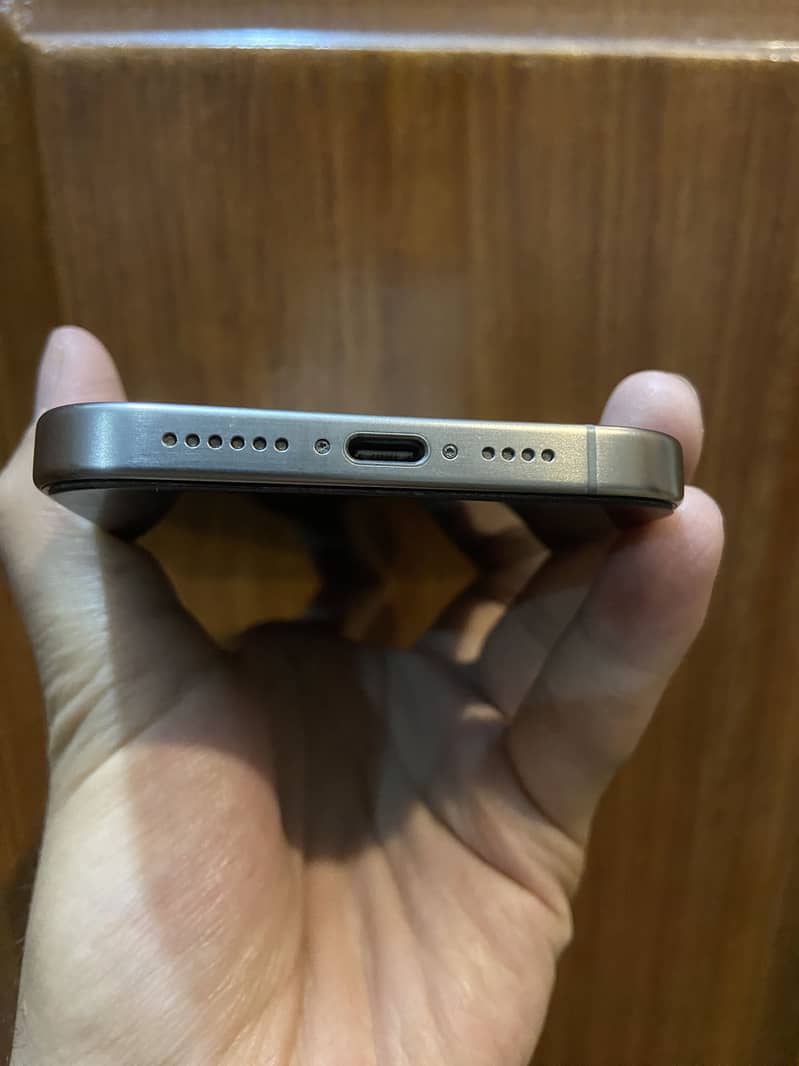 Apple iPhone 15 Pro Max 4