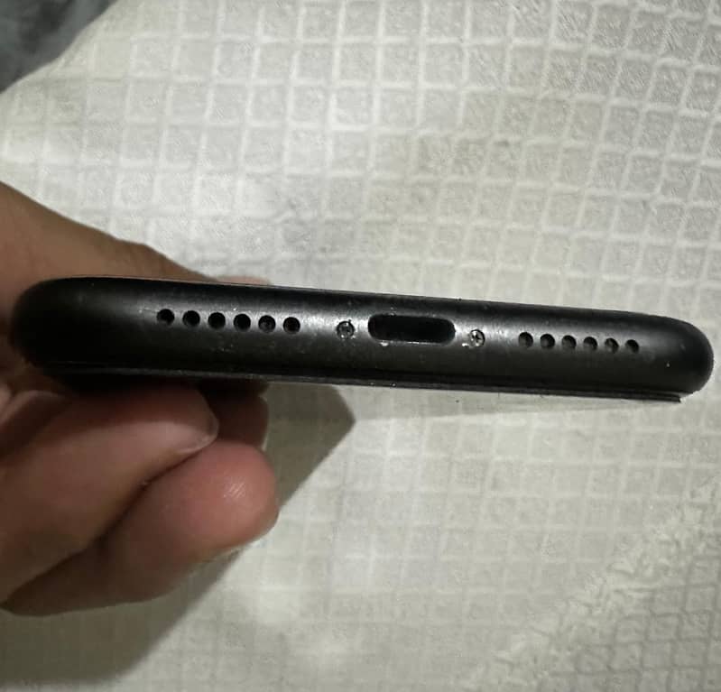 Apple iPhone 11 3