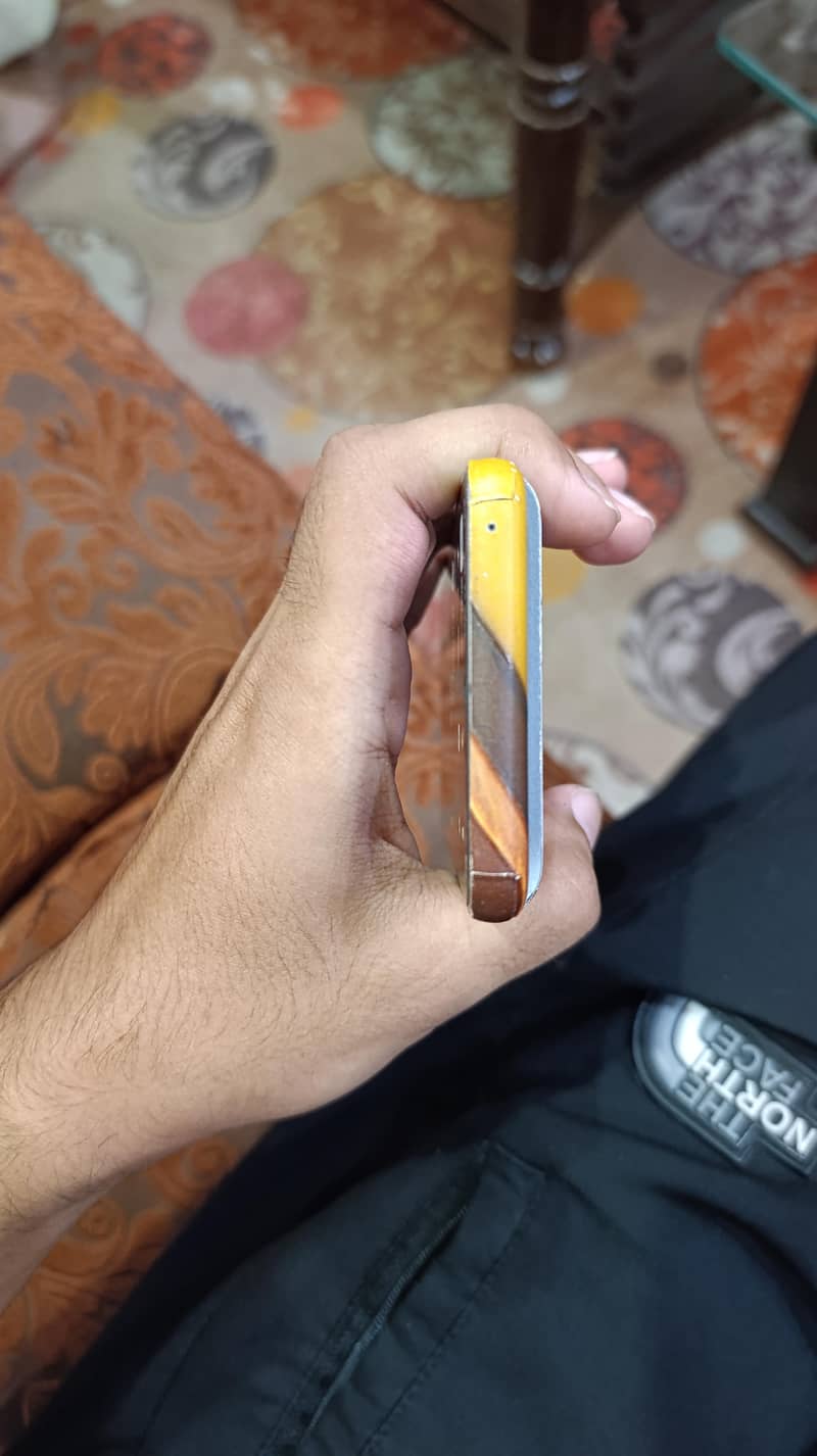 Google Pixel 8 4