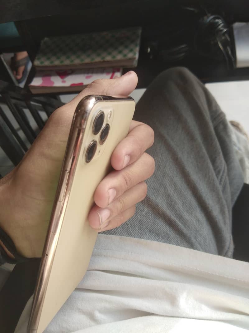 Apple iPhone 11 Pro Max 0