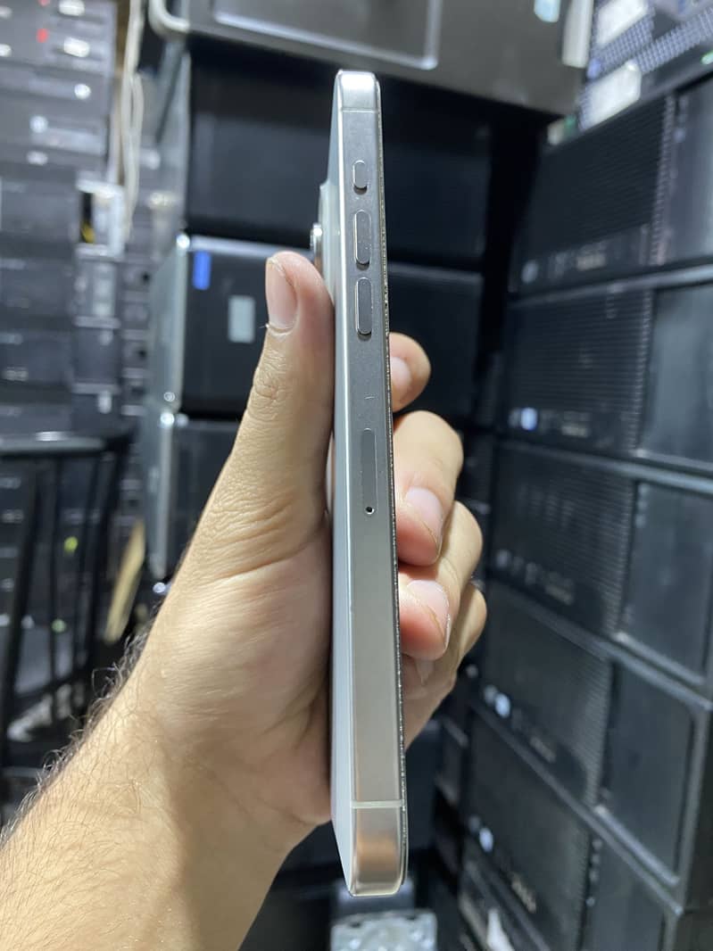 Apple iPhone 15 pro max 1