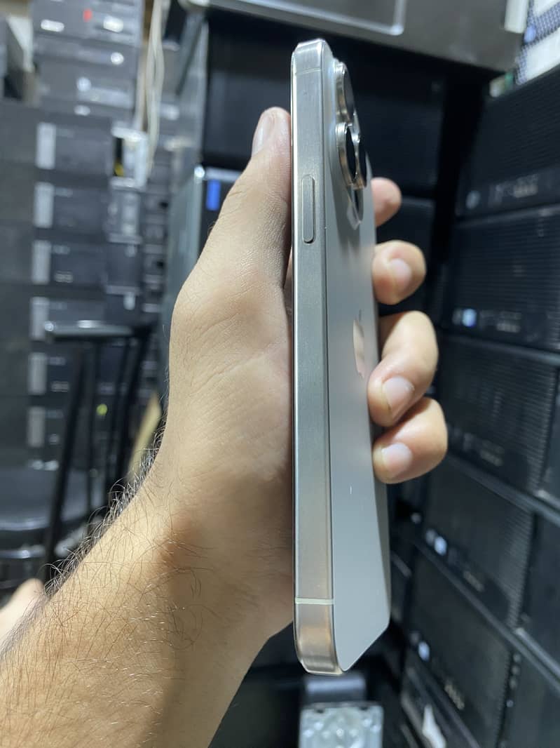 Apple iPhone 15 pro max 3