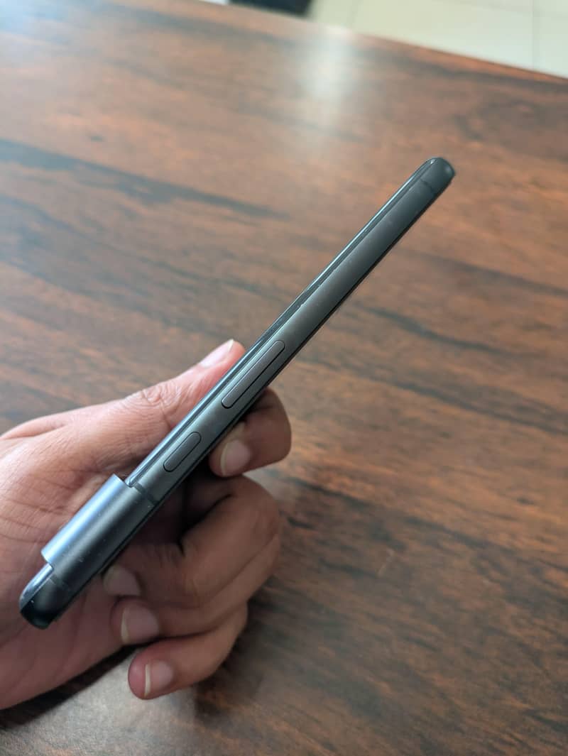 Google Pixel 8 panel line 3