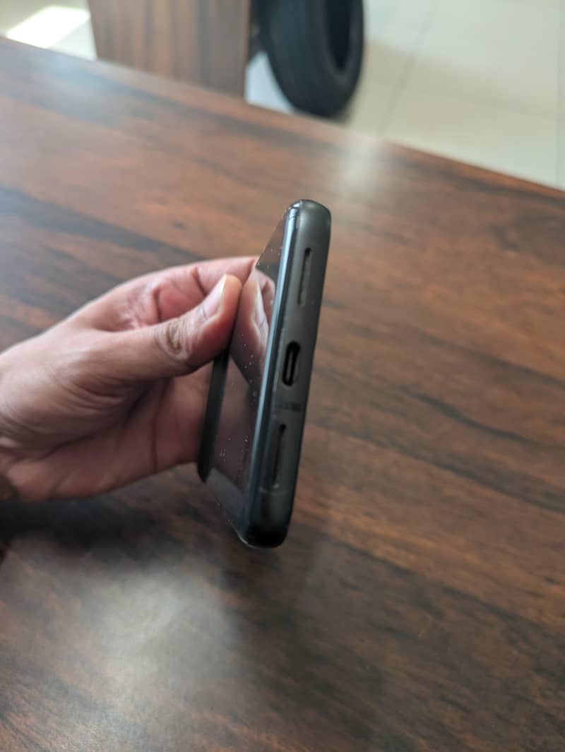 Google Pixel 8 panel line 4