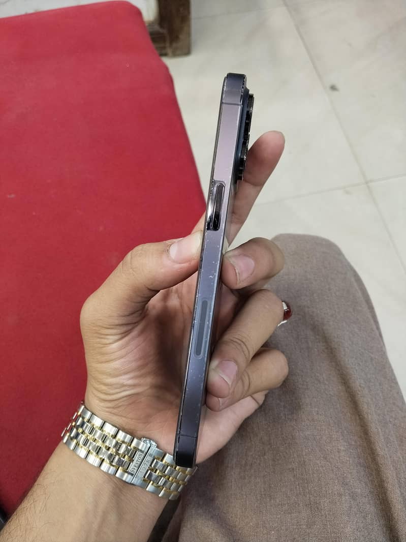 Apple iPhone 14 Pro Max 1