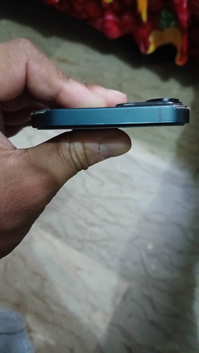 Apple iPhone 14 3