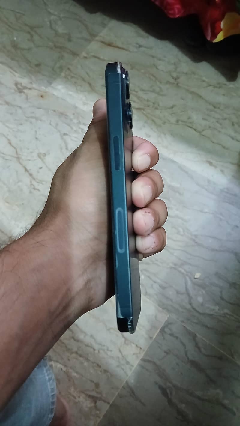 Apple iPhone 14 4