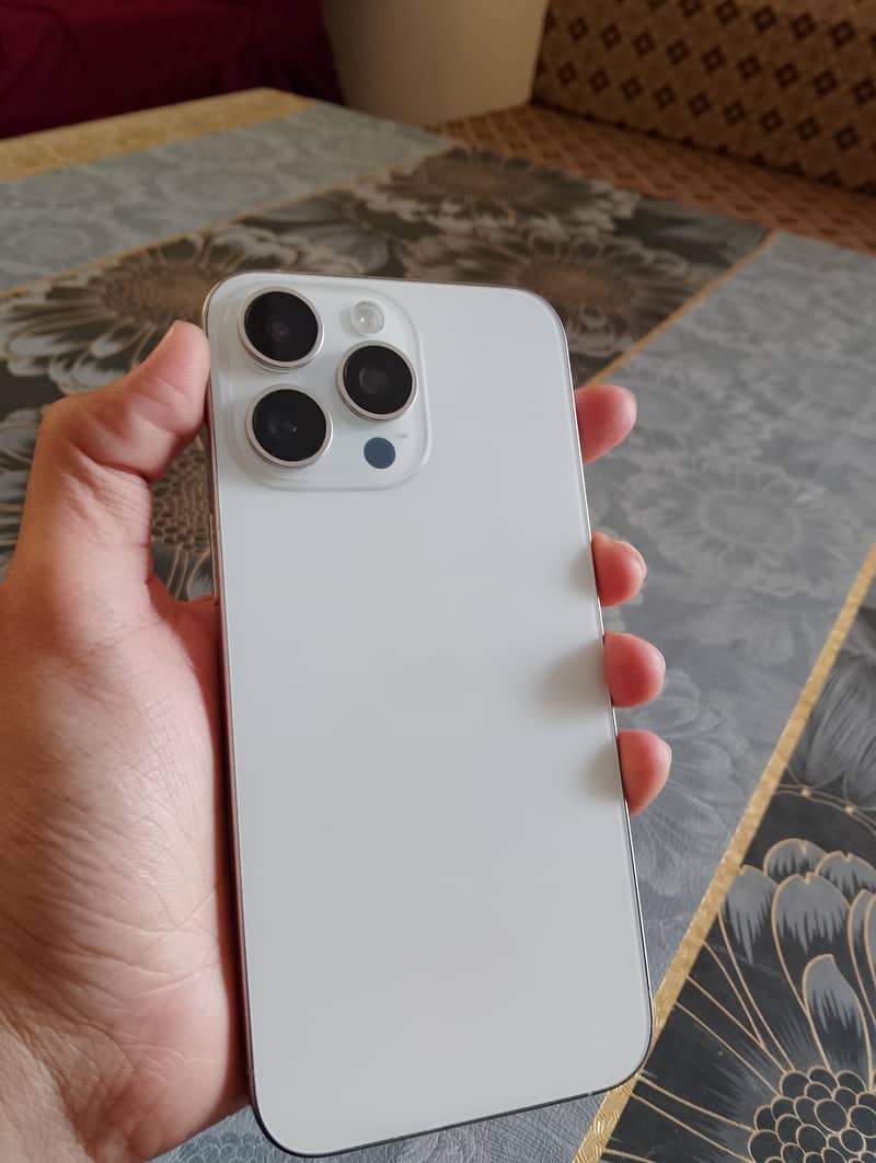Apple iPhone 15 Pro Max 0