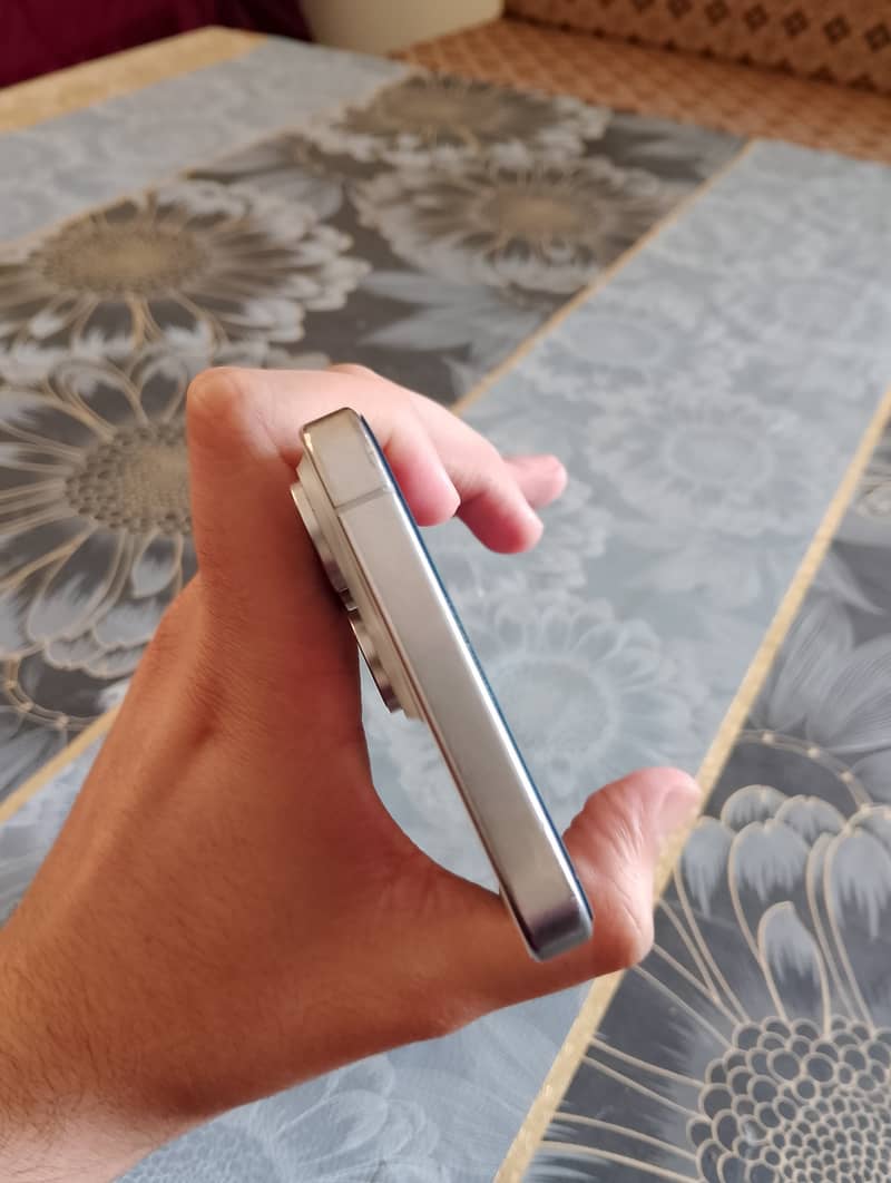 Apple iPhone 15 Pro Max 3
