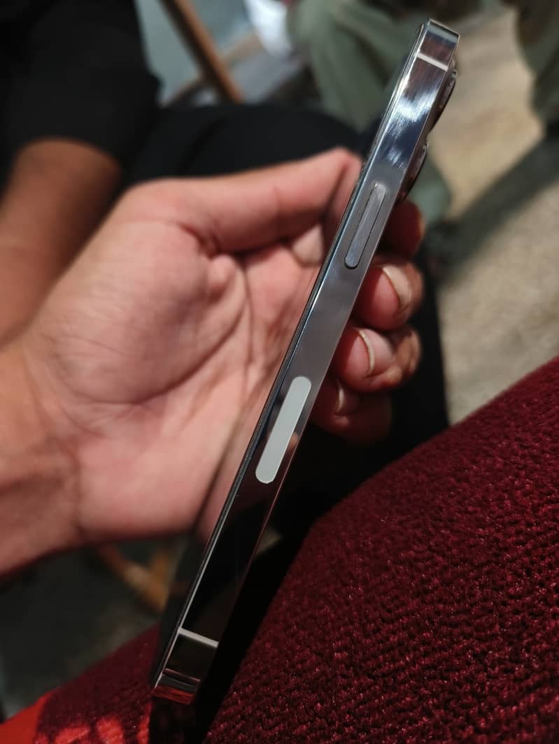 Apple iPhone 13 Pro 2