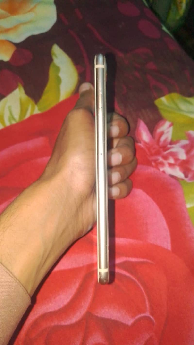 Apple iPhone 8 Plus 4