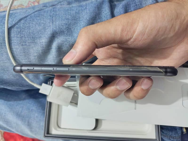Apple iPhone 8 0