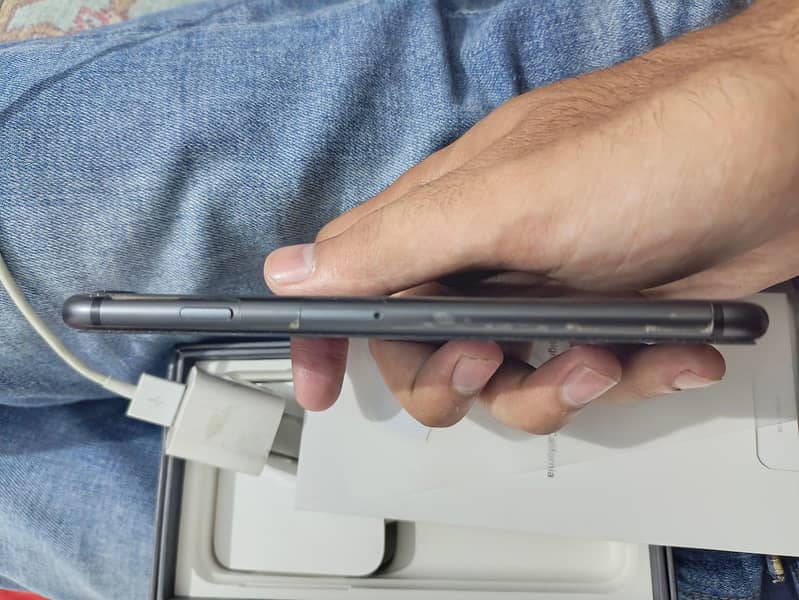 Apple iPhone 8 4