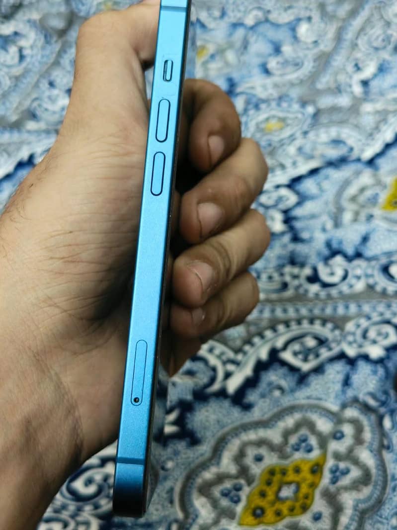 Apple iPhone 13 10