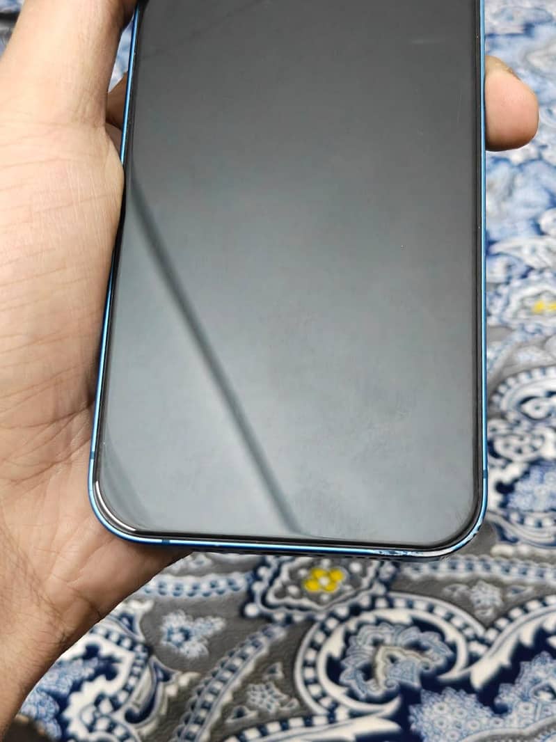 Apple iPhone 13 11