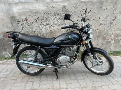 Suzuki GS 150 2022