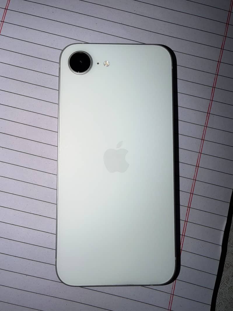 Apple iPhone 16e 0