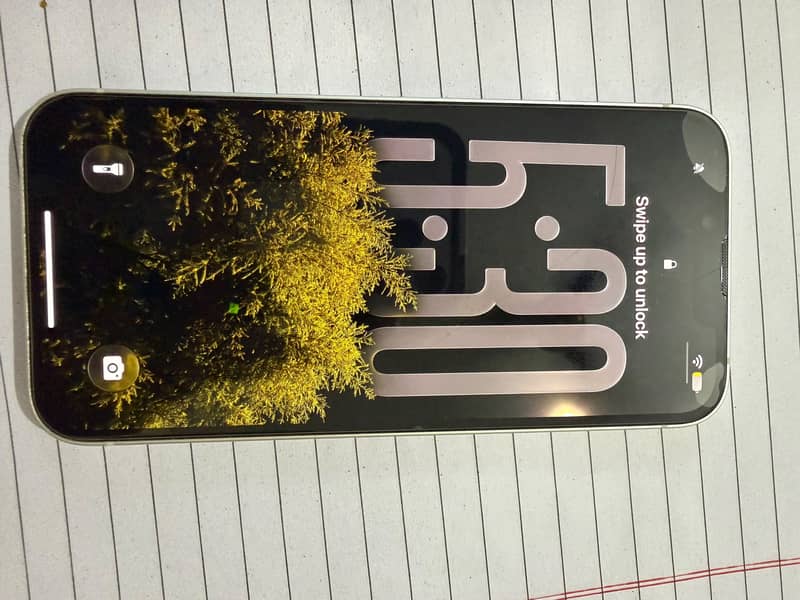 Apple iPhone 16e 5