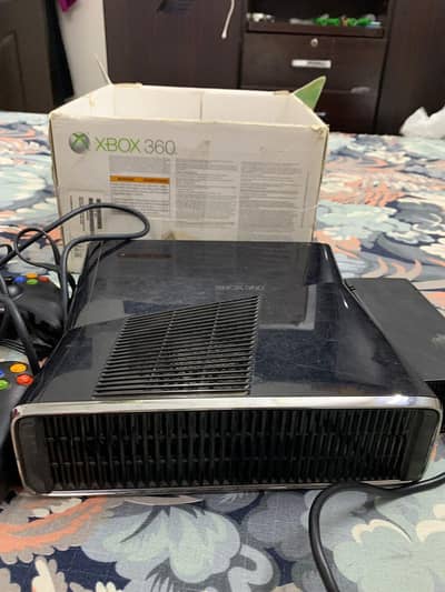 Xbox 360 for sell 2 joysticks