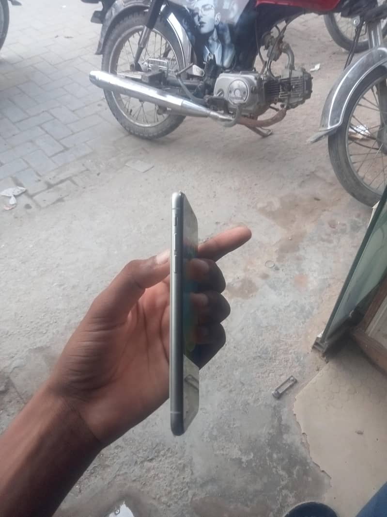 Apple iPhone X 4