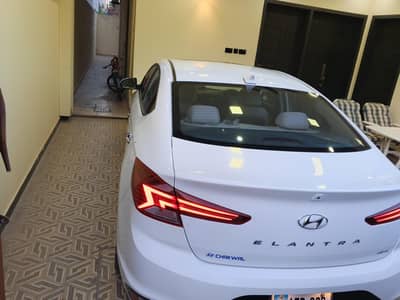 Hyundai Elantra 2022