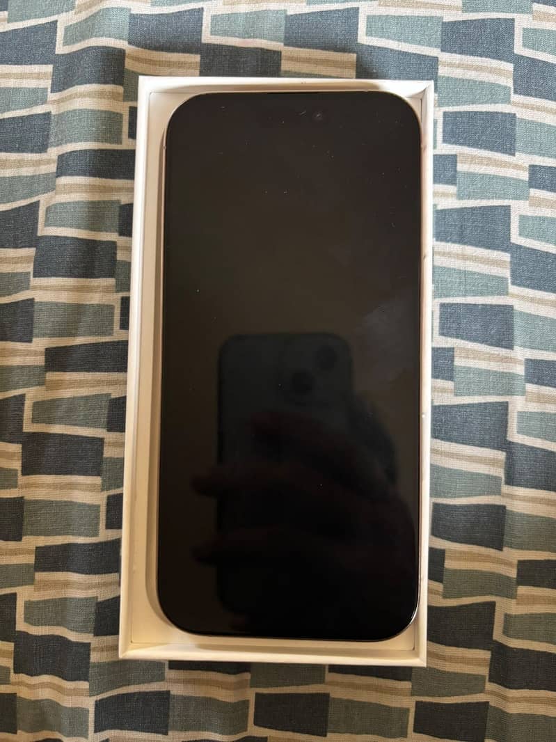 Apple iPhone 16 Pro 1