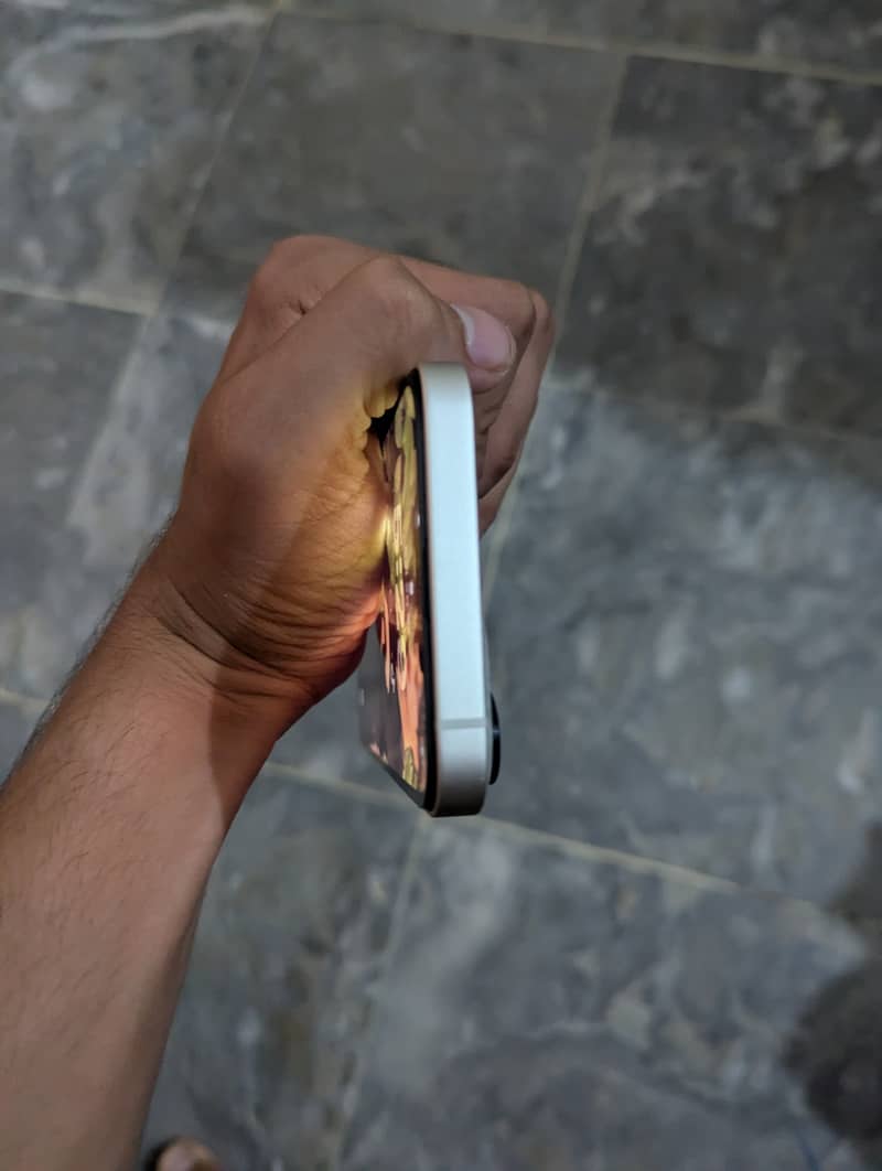 Apple iPhone 13 2