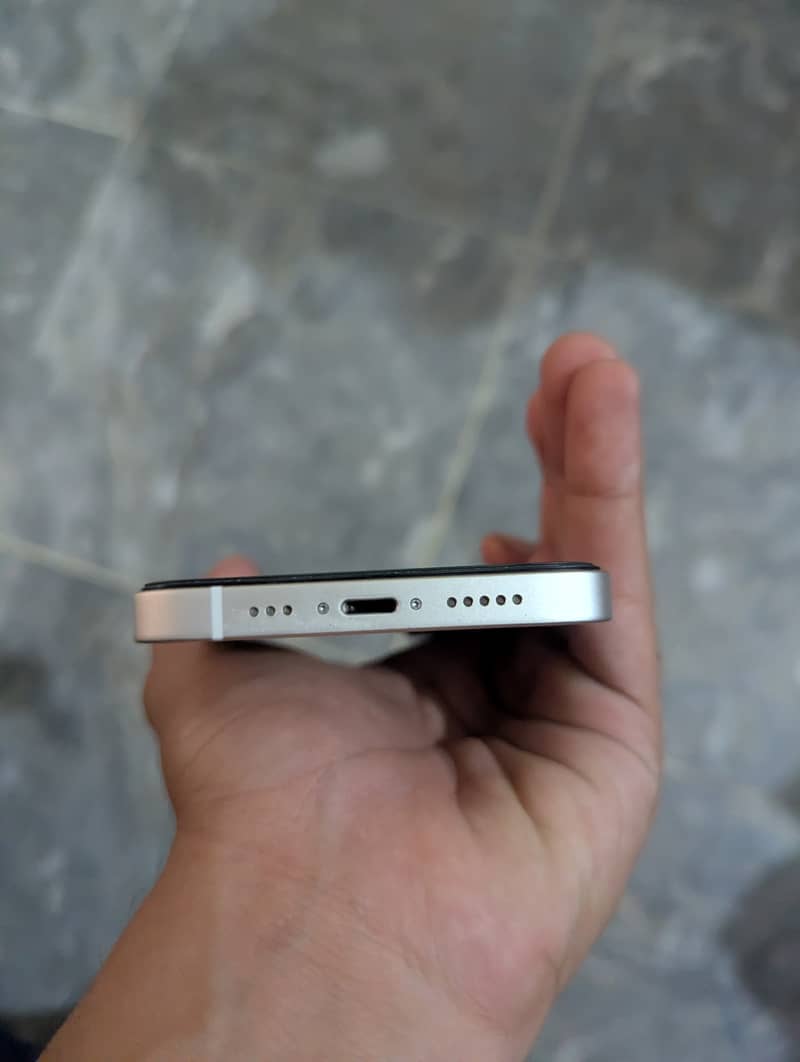 Apple iPhone 13 3