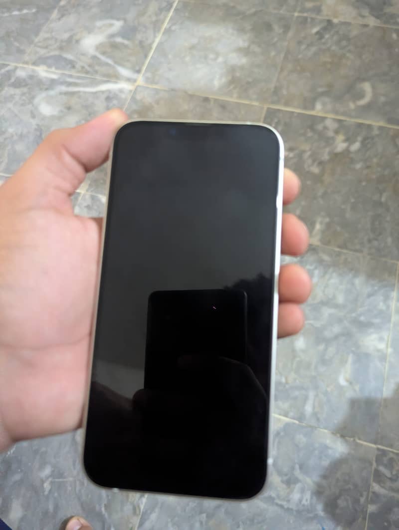 Apple iPhone 13 5