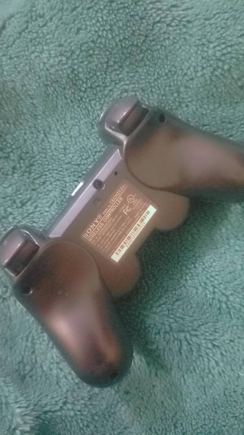 Bluetooth gaming controller 1