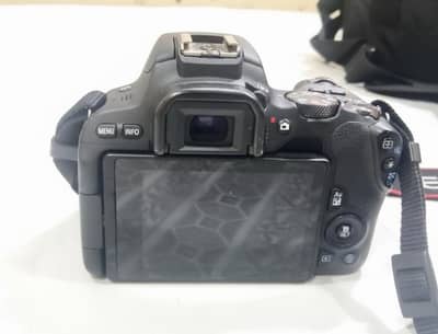 Canon 200d Genuine