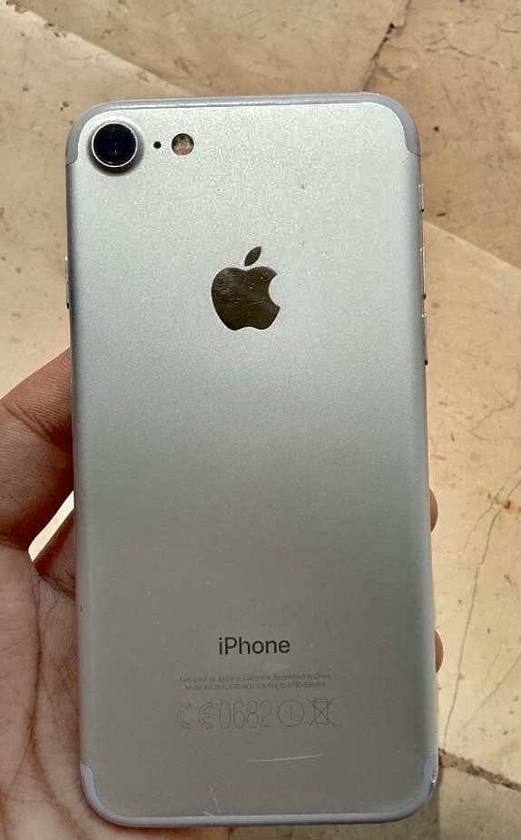 Apple iPhone 7 1