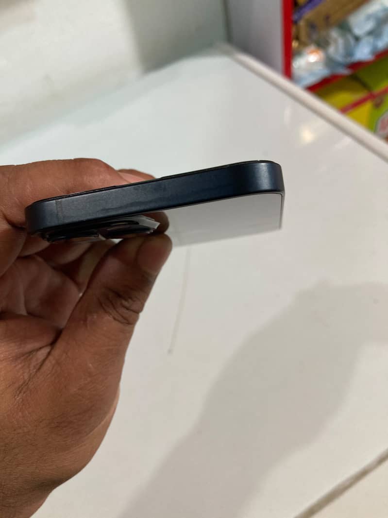 Apple iPhone 13 2