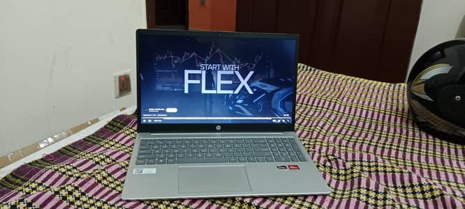 HP Laptop - Ryzen 5 7430U - 8GB / 512GB